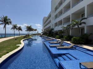 Hyatt Ziva cancun swim up room